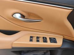 Lexus ES 300h Premium Edition - фото 13