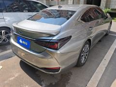 Lexus ES 300h Premium Edition - фото 2