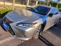 Lexus ES 200 Premium Edition - photo 1