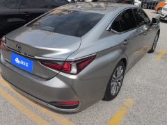 Lexus ES 200 Luxury - photo 2