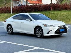 Lexus ES 200 Excellence Edition - ფოტო 3