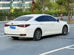 Lexus ES 200 Excellence Edition - ფოტო 4