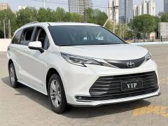 Toyota Sienna Dual-Engine 2.5L RWD Comfort Edition - фото 2