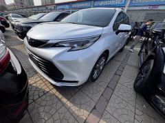 Toyota Sienna Dual-Engine 2.5L Prestige Edition - photo 1