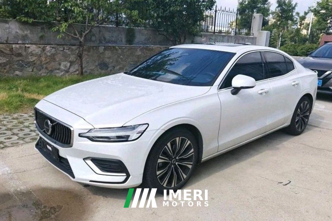 Volvo S60 B4 Smart Luxury Edition - автомобиль из Китая