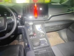 Toyota Sienna Dual-Engine 2.5L 4WD Prestige Edition - ფოტო 17