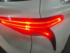 Toyota Sienna Dual-Engine 2.5L 4WD Prestige Edition - ფოტო 5
