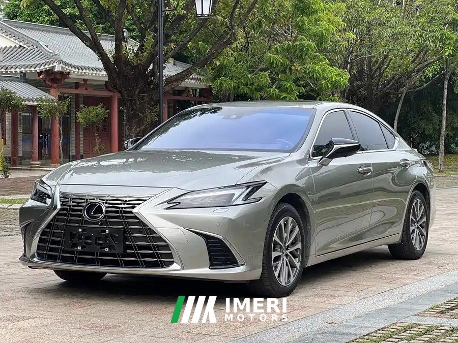 Lexus ES 300h Premium Edition - ავტომობილი ჩინეთიდან