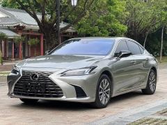 Lexus ES 300h Premium Edition - ფოტო 1