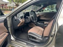 Lexus ES 300h Premium Edition - ფოტო 14