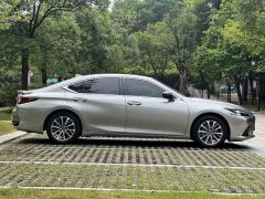 Lexus ES 300h Premium Edition - ფოტო 19