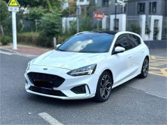 Ford Focus EcoBoost 180 ST Line - photo 1