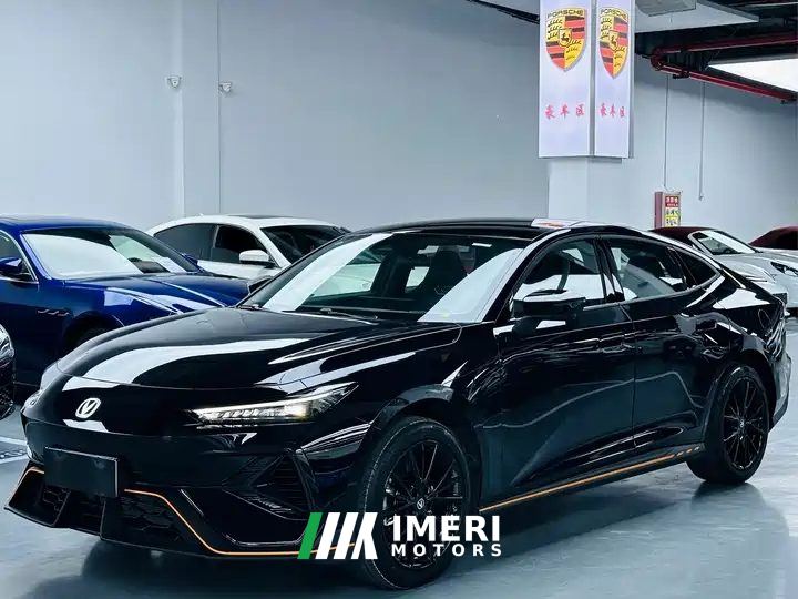 Changan UNI-V 1.5T PHEV Version - ავტომობილი ჩინეთიდან