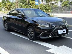 Lexus ES 200 Excellence Edition - ფოტო 3