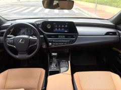 Lexus ES 200 Excellence Edition - ფოტო 4