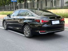 Lexus ES 200 Excellence Edition - ფოტო 9