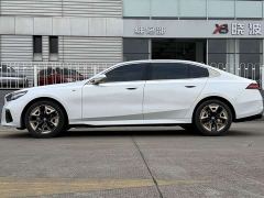 BMW 5 Series 525Li M Sport Package - ფოტო 2