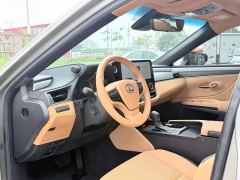 Lexus ES 200 Premium Edition - ფოტო 4