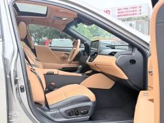 Lexus ES 200 Premium Edition - ფოტო 7