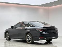 Lexus ES 200 Premium Edition - ფოტო 11