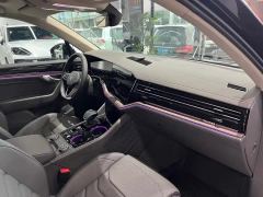 Volkswagen Touareg 3.0T Premium Obsidian Black Sports Suit - фото 12