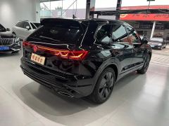 Volkswagen Touareg 3.0T Premium Obsidian Black Sports Suit - фото 16
