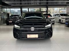 Volkswagen Touareg 3.0T Premium Obsidian Black Sports Suit - фото 2