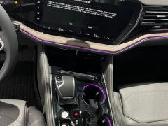 Volkswagen Touareg 3.0T Premium Obsidian Black Sports Suit - фото 7
