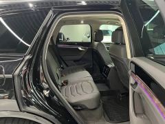 Volkswagen Touareg 3.0T Premium Obsidian Black Sports Suit - фото 9