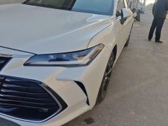Toyota Avalon Dual-Engine 2.5L Luxury Edition - ფოტო 4