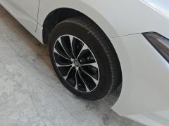 Toyota Avalon Dual-Engine 2.5L Luxury Edition - ფოტო 6