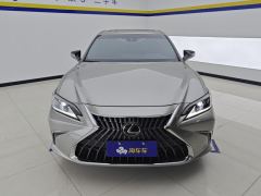 Lexus ES 200 Excellence Edition - ფოტო 3