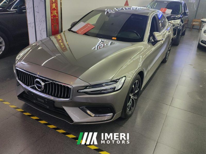 Volvo S60 B4 Smart Luxury Edition - ავტომობილი ჩინეთიდან