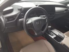 Lexus ES 300h Premium Edition - фото 16