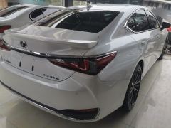 Lexus ES 300h Premium Edition - фото 2