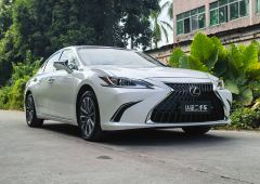 Lexus ES 300h Excellence Edition - photo 3