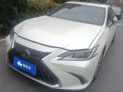 Lexus ES 200 Excellence Edition - photo 1