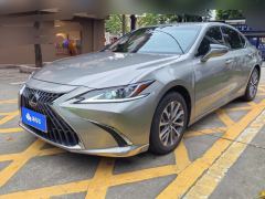 Lexus ES 200 Excellence Edition - ფოტო 1