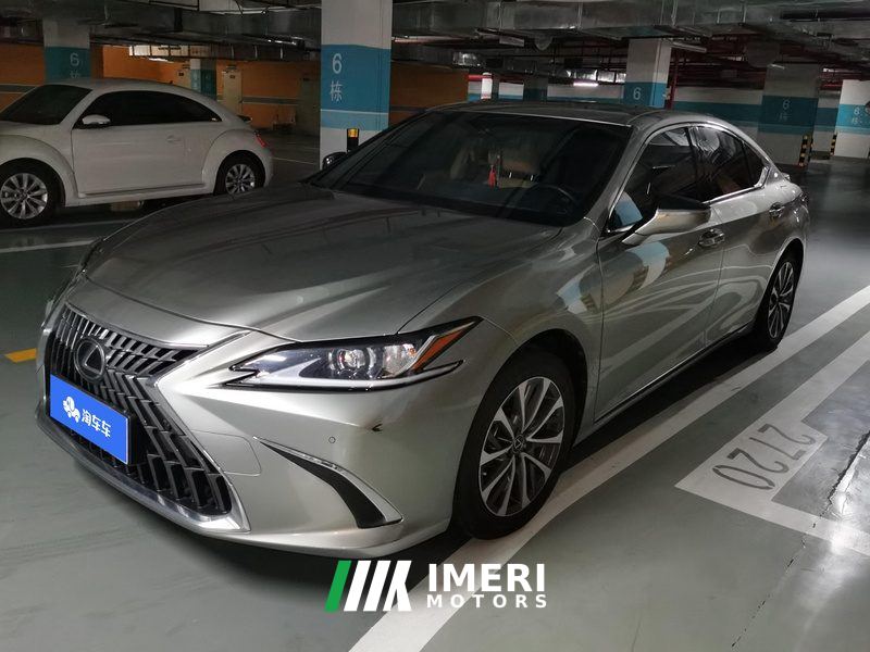Lexus ES 300h Excellence Edition - автомобиль из Китая
