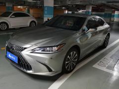 Lexus ES 300h Excellence Edition - фото 1
