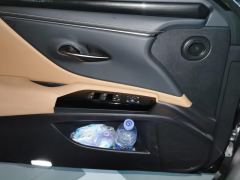 Lexus ES 300h Excellence Edition - фото 12
