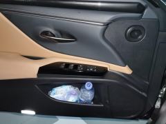 Lexus ES 300h Excellence Edition - фото 13