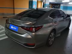 Lexus ES 300h Excellence Edition - фото 2