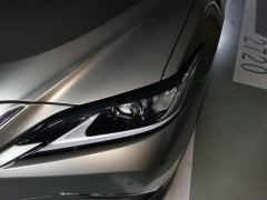 Lexus ES 300h Excellence Edition - фото 4