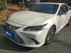 Lexus ES 300h Excellence Edition - photo 1