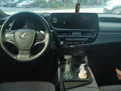 Lexus ES 300h Excellence Edition - photo 16
