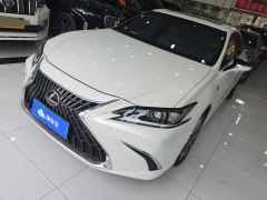 Lexus ES 200 CVT Elite Edition - photo 1
