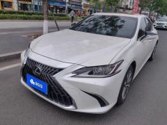 Lexus ES 200 Excellence Edition - фото 1