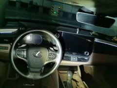 Lexus ES 300h Premium Edition - photo 16