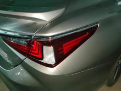 Lexus ES 300h Premium Edition - ფოტო 5